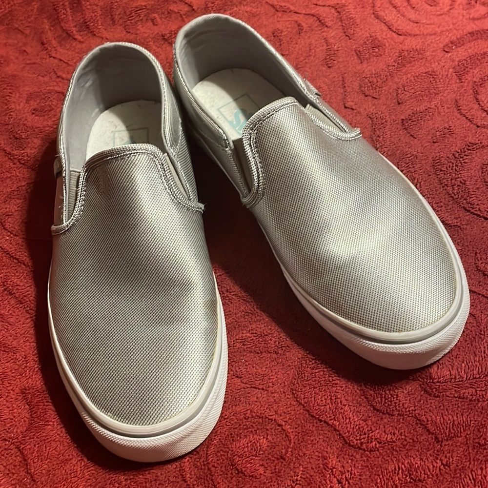 Ladies Sliver Vans Size 8 *NEW*